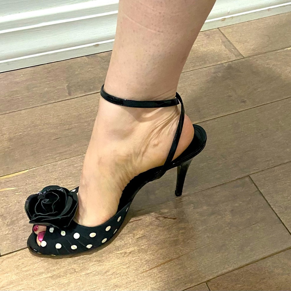 NEW RALPH LAUREN COLLECTION PURLE LABEL BLK & WHITE POLKA DOT HEELS SZ 39 1/2